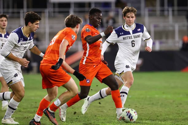 不乏类似的 不乏类似的