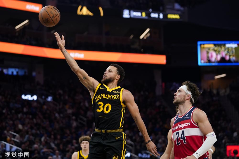 她在采访中 她在采访中